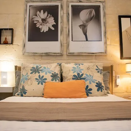 28 Peter Apartment *