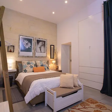 28 Peter Apartment *